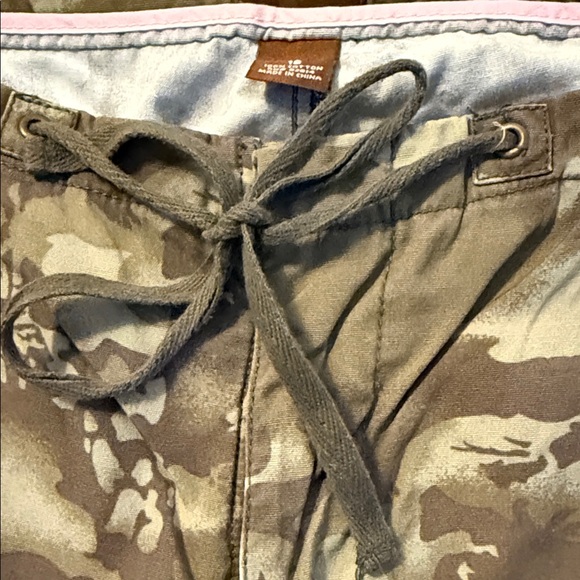 3/$20 Moosejaw Women's Tan Camo Cargo Capris Hunting Cabincore Outdoors Gorpcore - Picture 7 of 8